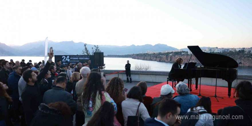 Piyano Festivali’nde gün batımında unutulmaz bir konser