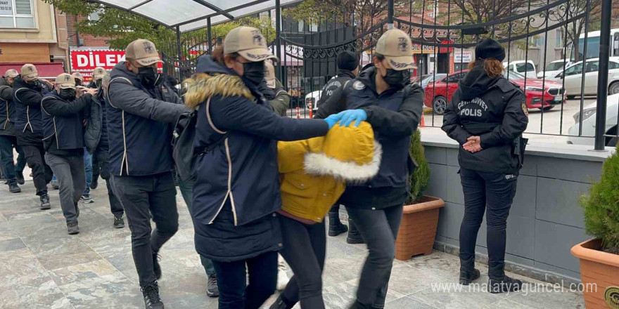 PKK/KCK silahlı terör örgütünün basın komitesinde bulunan şüpheliler adliyeye sevk edildi