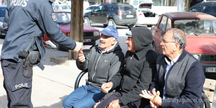 Polis, aileleri ve gençleri madde bağımlılığıyla ilgili bilgilendirdi