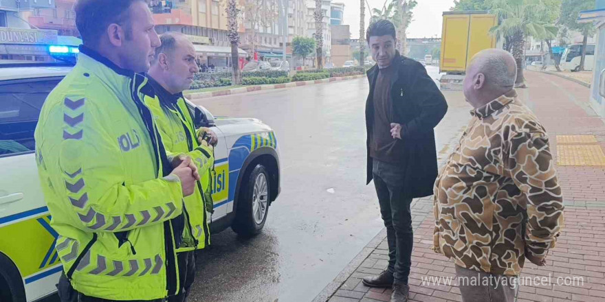 Polis ekibi kazazedeleri ATM başında pazarlık yaparken buldu