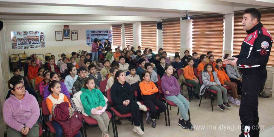 Polis ekipleri bu sefer ilkokul öğrencileriyle buluştu