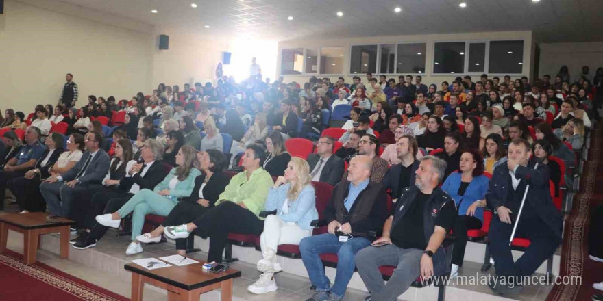 Polis ekiplerince öğrencilere narko gençlik eğitimi