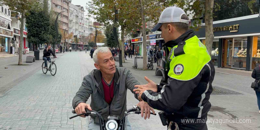 Polis, girilmesi yasak olan caddeye giren sürücülere göz açtırmadı