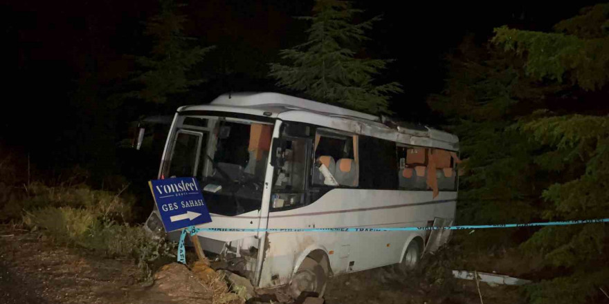 Polis memurlarını taşıyan midibüs şarampole uçtu: 14’ü polis 15 yaralı