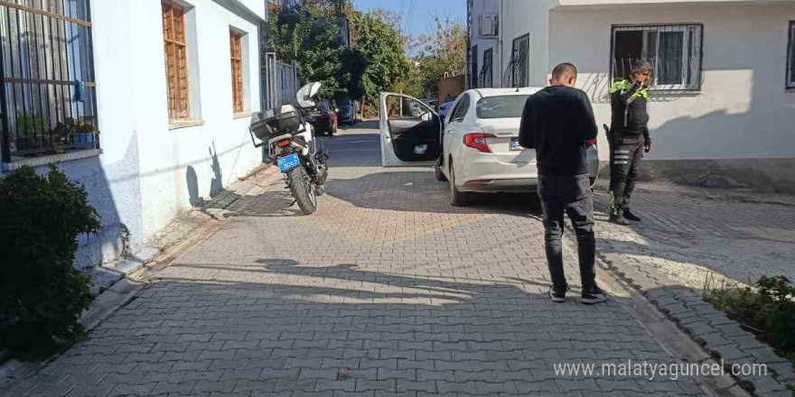 Polis memuru boşanmak isteyen eşinin sokağında tabanca ile etrafa ateş açtı