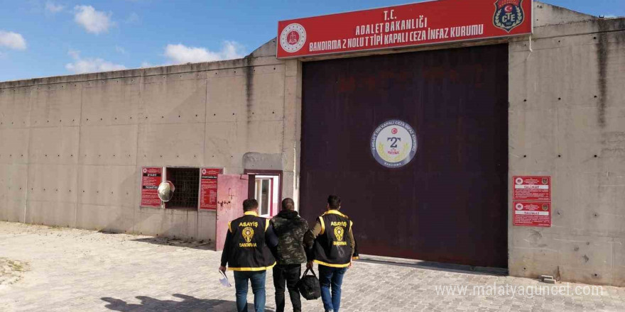 Polis, müşteri kılığında girdiği dükkanda 22 yıl kesinleşmiş hapis cezası bulunan şahsı yakaladı