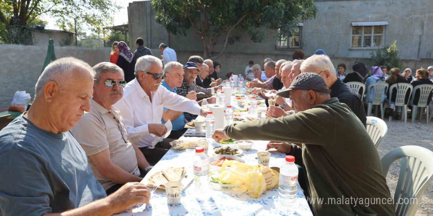 Polis okulundan mezun olan emekli polisler 40 yıl sonra Adana’da buluştu