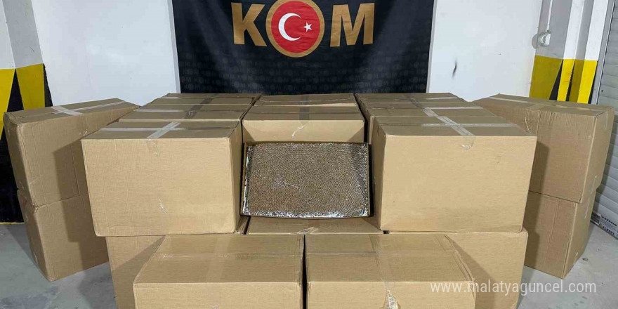 Polis tarafından 900 bin lira değerinde kaçak makaron ele geçirildi