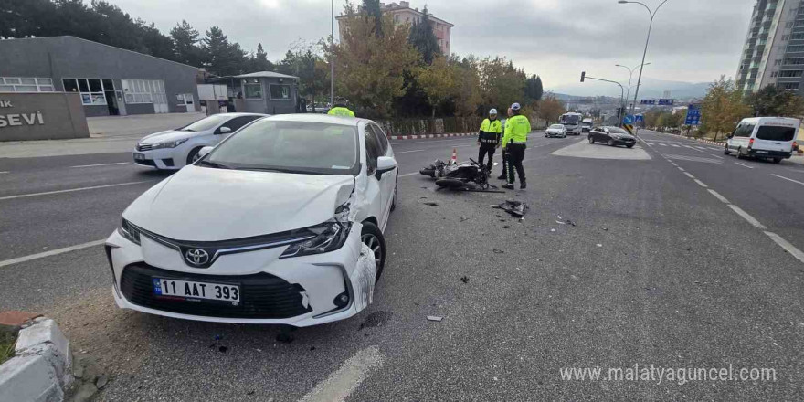 Polisevi Kavşağı’nda meydana gelen trafik kazasında 1 kişi yaralandı