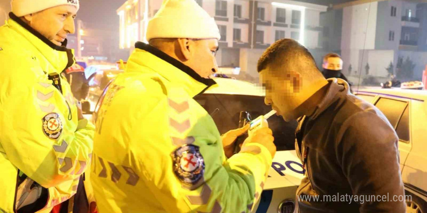 Polisten kaçan sürücü yakalanınca esprileriyle güldürdü