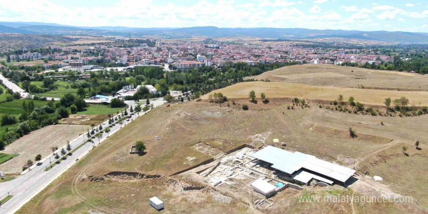 Pompeipolis Antik Kenti’nde kurtarılan bin 800 yıllık mozaikler tarihi villanın zeminine yerleştirildi