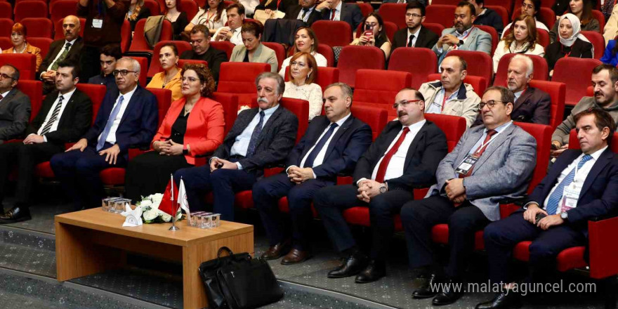 Prof. Dr. Aykut Özdarendeli: “Turkovac aşısının ilk filizlendiği merkez olmanın gururunu yaşıyoruz”