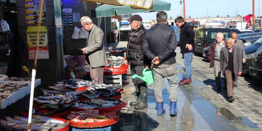 Ramazanda tezgâhlar farklı balık çeşitleriyle şenlendi