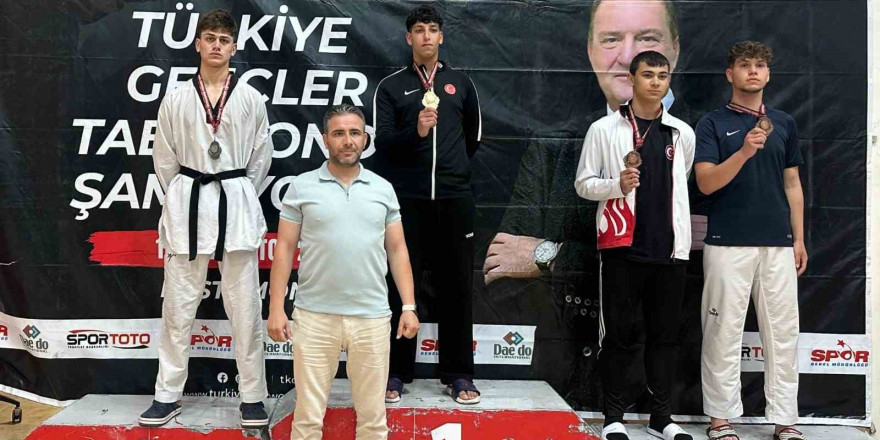 Recep Alperen Aktaş’tan gümüş madalya