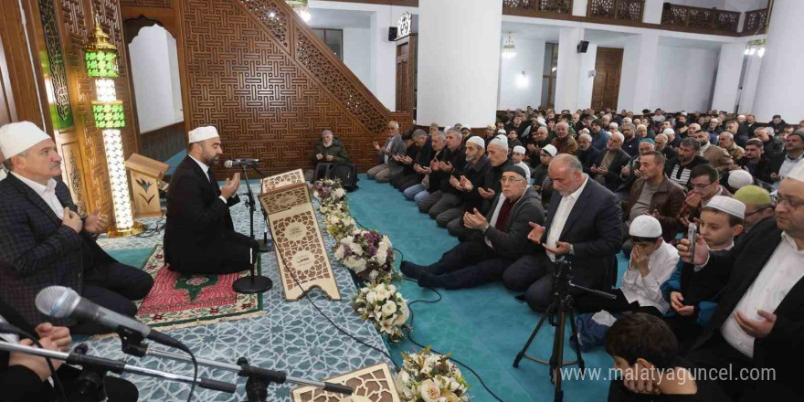 'Regaib Kandili Özel Programı'na yoğun ilgi