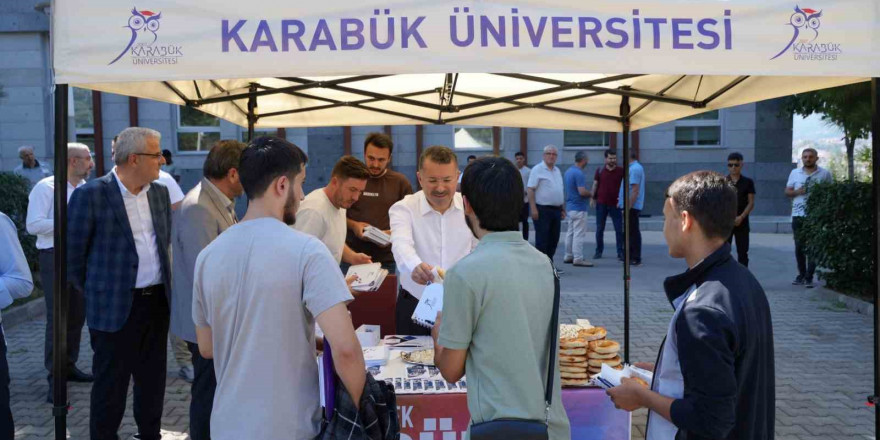 Rektör Kırışık öğrencileri karşıladı