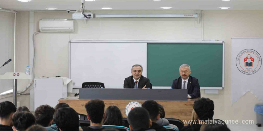 Rektör Prof. Dr. Altun, Talas Şehit Mahmut Yıldırım Anadolu Lisesi öğrencileri ile bir araya geldi