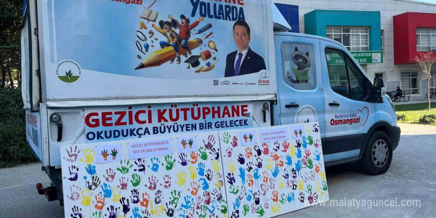 Rengarenk elleriyle Gezici Kütüphaneye iz bıraktılar