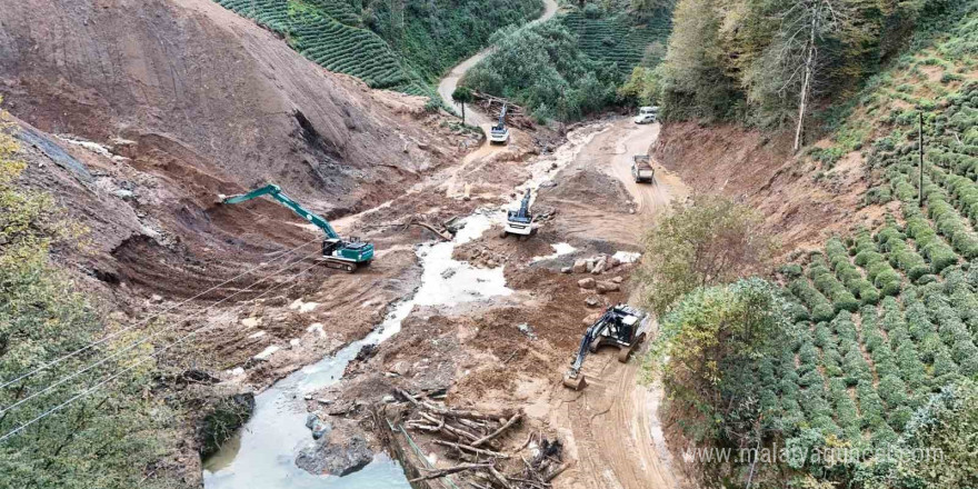 Rize’de heyelanlı bölgeden bin 800 kamyon toprak taşındı