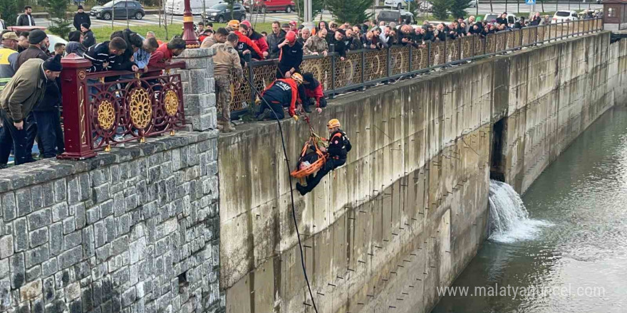 Rize’de öğrenci servisi ile çarpışan cip dereye uçtu: 10 yaralı