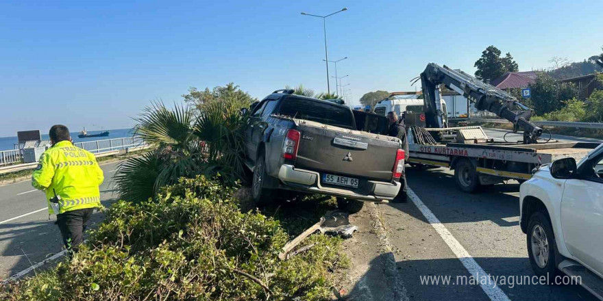 Rize’de otomobil direğe çarptı: 2 yaralı