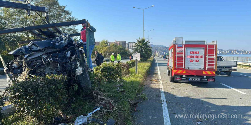 Rize’de otomobil direğe çarptı: 2 yaralı