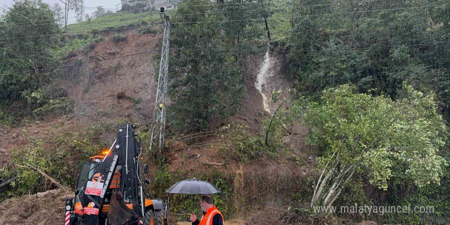 Rize’de şiddetli yağışlar Pazar ilçesinde de heyelanlara neden oldu