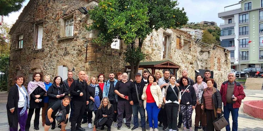 Rum mübadillerin torunları dedelerinin göç ettiği Esenköy’ü gezdi