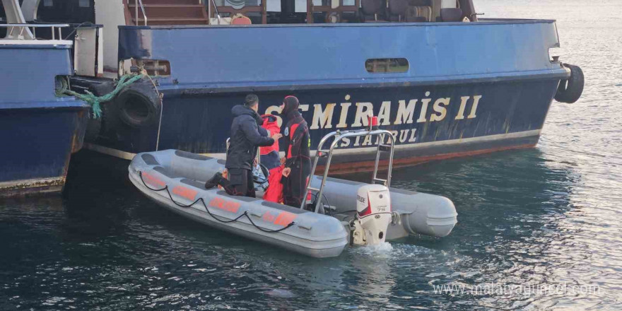 Rumeli Hisarı’nda balık tutan 2 arkadaş denize düşüp kayboldu