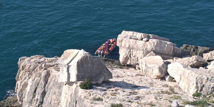 Rus turistler kayalık alanda mahsur kaldı