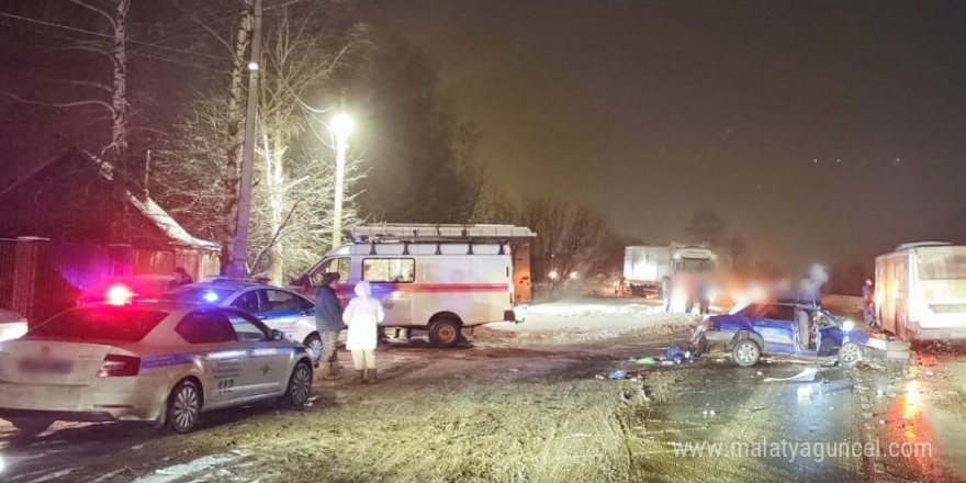 Rusya’da otomobil otobüsle çarpıştı: 3 ölü