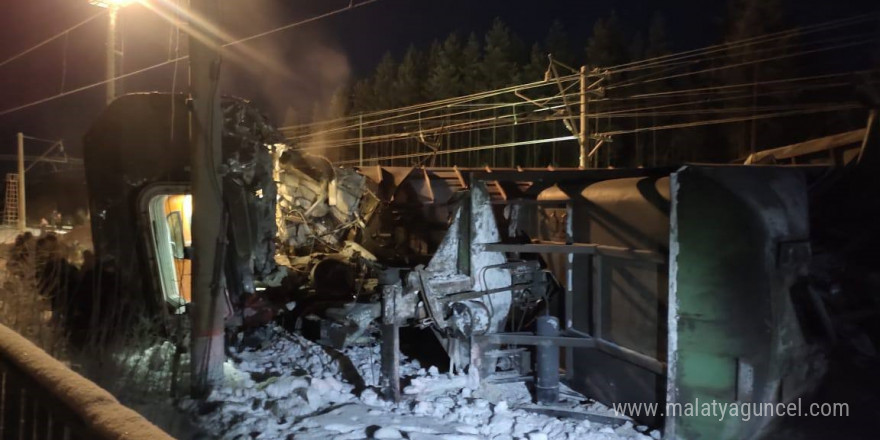 Rusya’da yolcu treni ile yük treni kafa kafaya çarpıştı: 14 yaralı