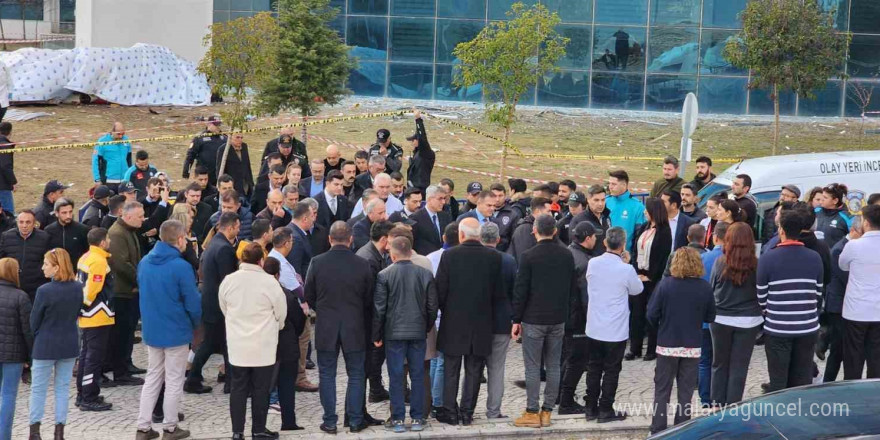 Sağlık Bakanı Prof. Dr. Memişoğlu, helikopter kazasının yaşandığı bölgede incelemelerde bulundu