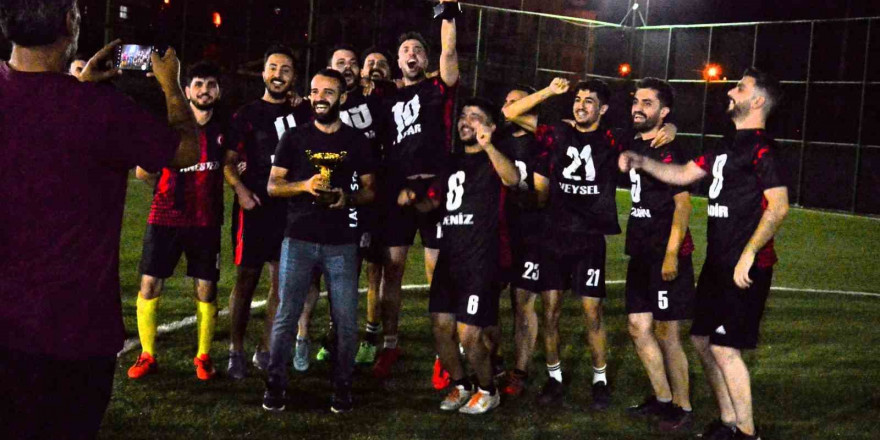 Sağlıkçıların futbol turnuvasında ipi Anestezi takımı göğüsledi