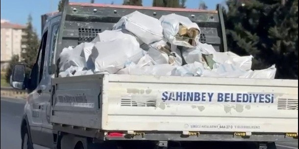 Şahinbey’de budanan ağaçlar ihtiyaç sahiplerine yakacak oluyor