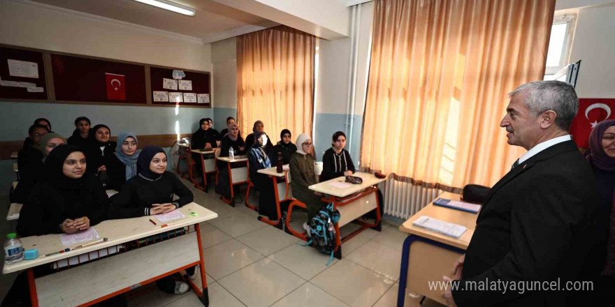 Şahinbeyli öğrenciler Umre için ter döktü