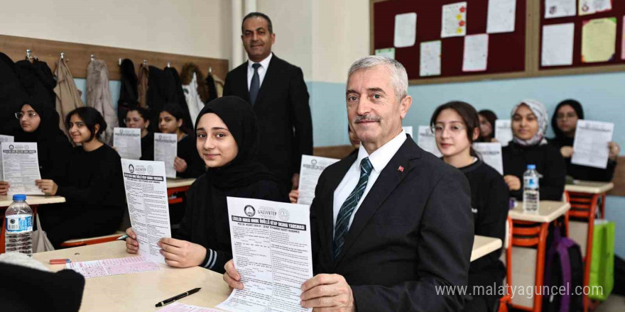 Şahinbeyli öğrenciler Umre için ter döktü