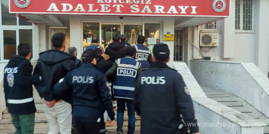 Sahte polisler, gerçek polislere yakalandı