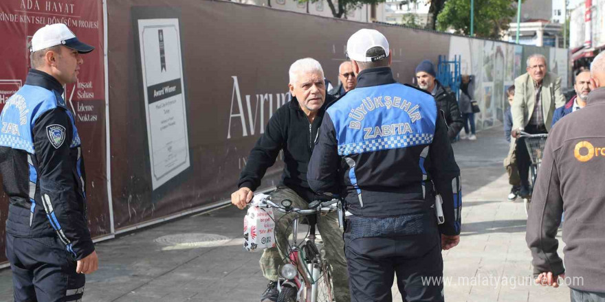 Sakarya Büyükşehir Belediyesi Zabıta ekiplerinden bisiklet sürücülerine uyarı