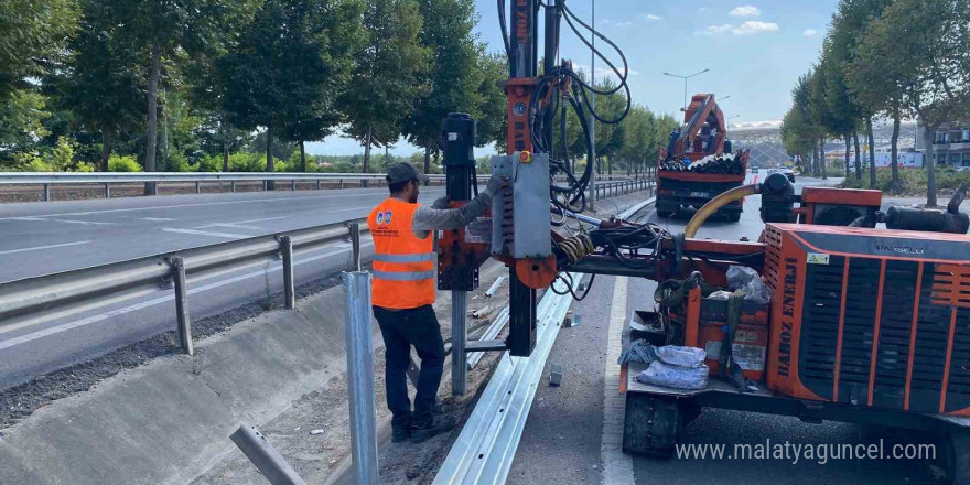 Sakarya Büyükşehir Belediyesi’nden çelik bariyer uygulaması