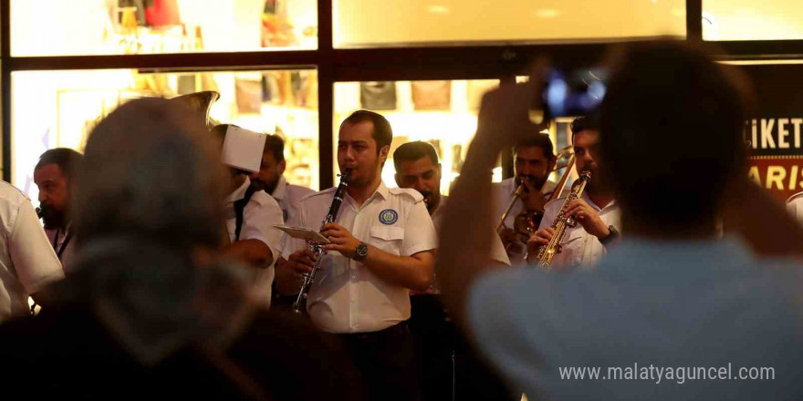 Sakarya Büyükşehir’in orkestrası neşeyi bu kez Serdivan’a taşıdı