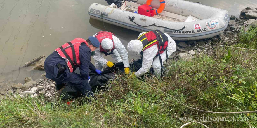 Sakarya Nehri’nde erkek cesedi bulundu