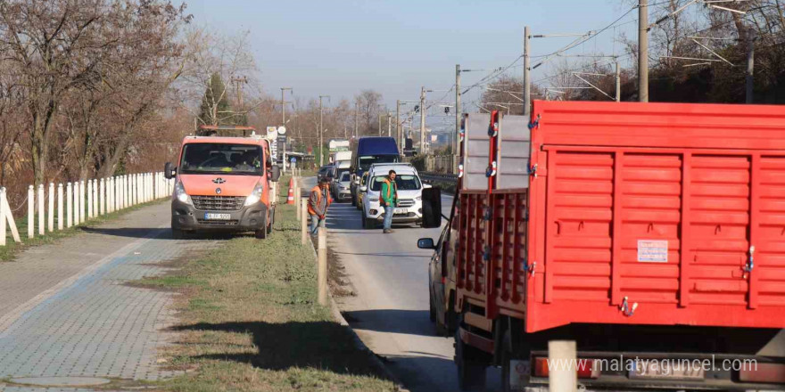 Sakarya’da 4 araçlı zincirleme kaza: Uzun araç kuyrukları oluştu