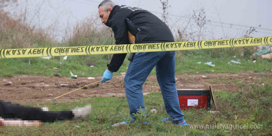 Sakarya’da boş arazide başından vurulmuş erkek cesedi bulundu