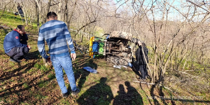 Sakarya’da devrilen traktörün altında kalan sürücü hayatını kaybetti