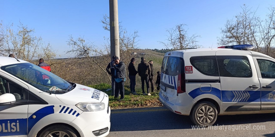 Sakarya’da devrilen traktörün altında kalan sürücü hayatını kaybetti