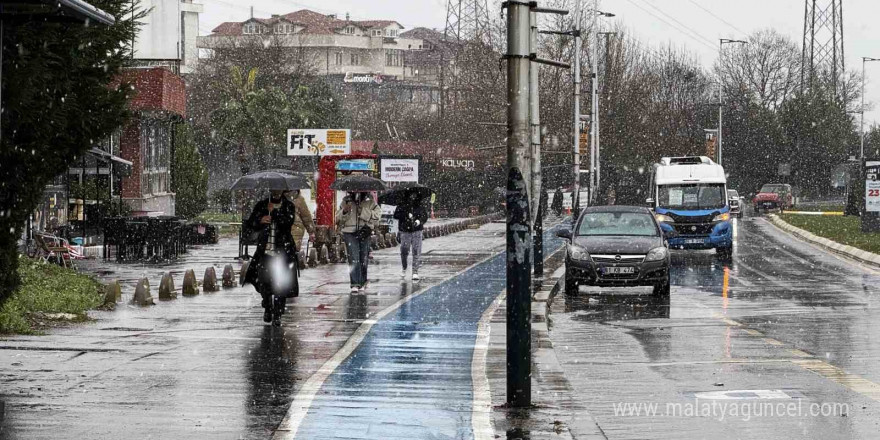 Sakarya’da lapa lapa kar yağışı