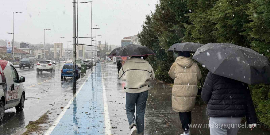 Sakarya’da lapa lapa kar yağışı