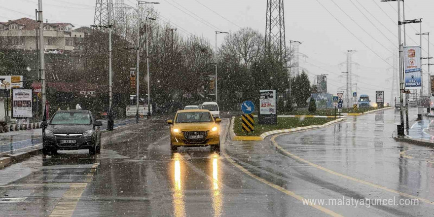 Sakarya’da lapa lapa kar yağışı