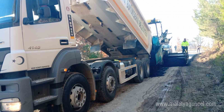 Sakarya’da şehrin en uzak noktasına asfalt atağı